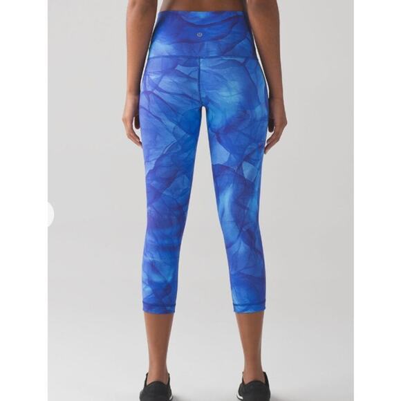 Lululemon Wonder Under Crop Hi-Rise Legging in Midnight Tulle Multi 6 - Picture 1 of 8